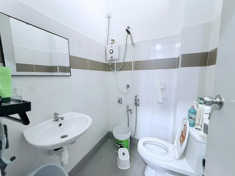 2-storey Terraced House for Sale in Bandar Seri Alam (Masai) - Karl Lim - Bathroom - PropertyGuru.com.my