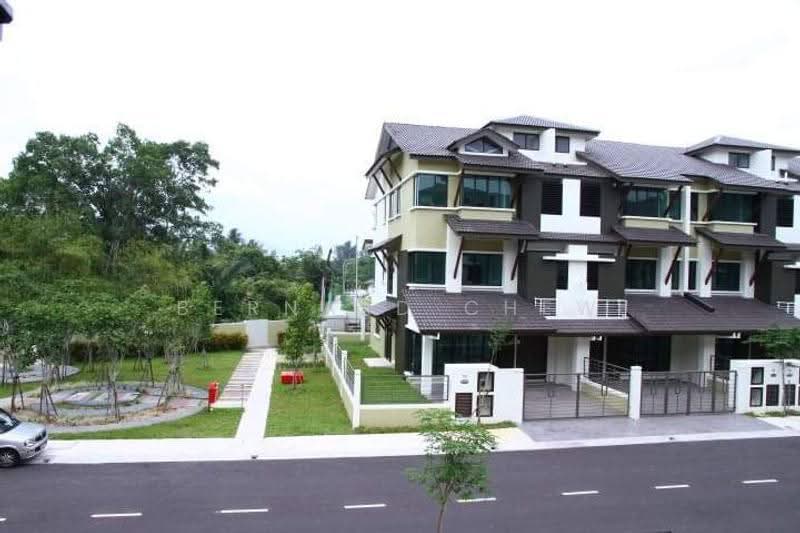 Rumah Teres 3-Tingkat untuk Dijual di Bandar Bayan Bahru (Bayan Lepas) - Bernard Chew - Exterior - PropertyGuru.com.my
