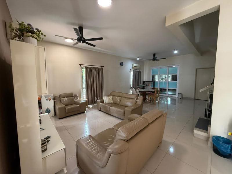 Rumah Teres 2.5-Tingkat untuk Dijual di Sutera Damansara (Damansara Damai) - Jasemin Chia - Living Room - PropertyGuru.com.my