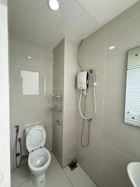 Condominium for Rent at Kings Bay @ Country Garden Danga Bay - Eldwin Soh - Bathroom - PropertyGuru.com.my