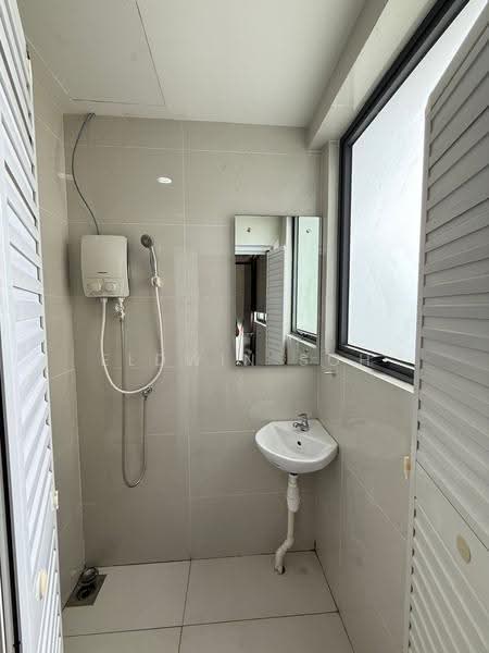 Condominium for Rent at Kings Bay @ Country Garden Danga Bay - Eldwin Soh - Bathroom - PropertyGuru.com.my
