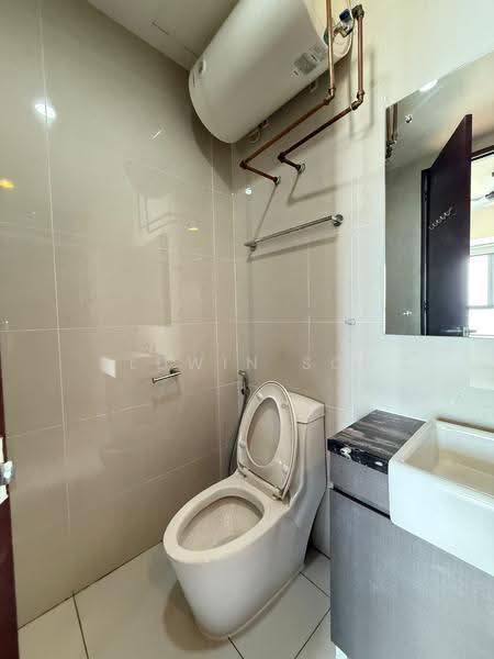 Condominium for Rent at Kings Bay @ Country Garden Danga Bay - Eldwin Soh - Bathroom - PropertyGuru.com.my
