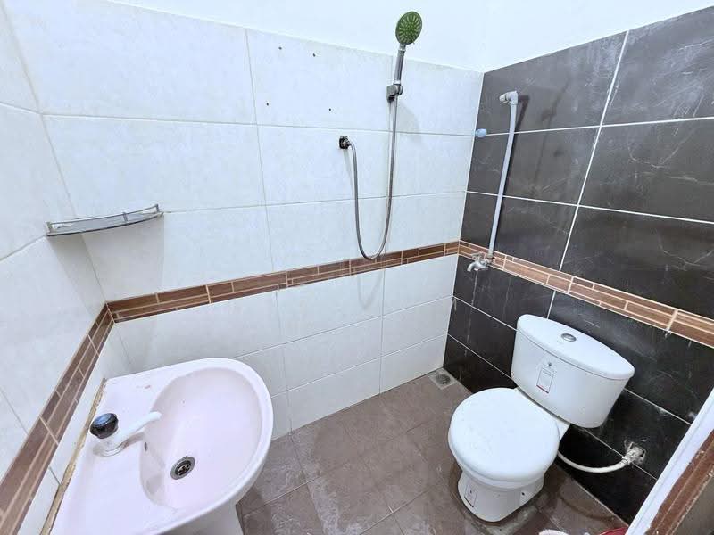 Rumah Teres 1-Tingkat untuk Dijual di Taman Johor Jaya (Johor Bahru) - Karl Lim - Bathroom - PropertyGuru.com.my