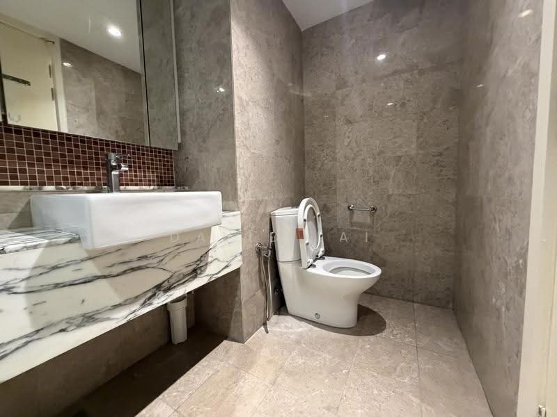 Kondominium untuk Dijual di Tiffani Kiara - David Lai - Bathroom - PropertyGuru.com.my