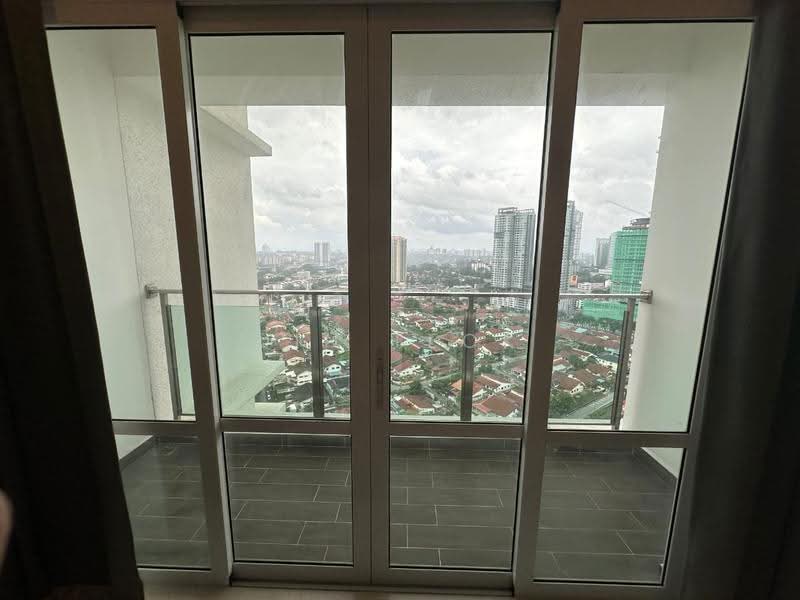 Kediaman Servis untuk Dijual di TriTower Residence @ Johor Bahru Sentral - Jin Teok - Balcony - PropertyGuru.com.my