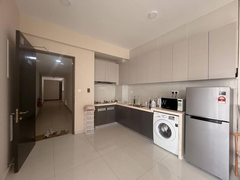 Condominium for Sale at Kings Bay @ Country Garden Danga Bay - Lewis Neow - Kitchen - PropertyGuru.com.my
