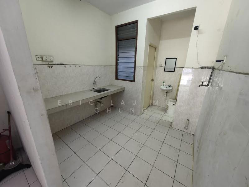 2.5-storey Terraced House for Sale in Taman Putra Perdana (Puchong) - Eric Lau Mun Chung - Kitchen - PropertyGuru.com.my
