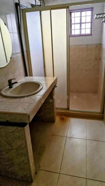 Kondominium untuk Disewa di O.G. Heights - Jun Kien Chu - Bathroom - PropertyGuru.com.my