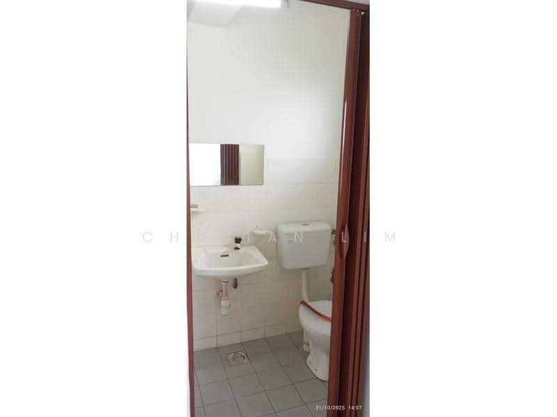 Rumah Flat untuk Dijual di Flat RPM Taman Kemacahaya - Cholian Lim - Master Bathroom - PropertyGuru.com.my