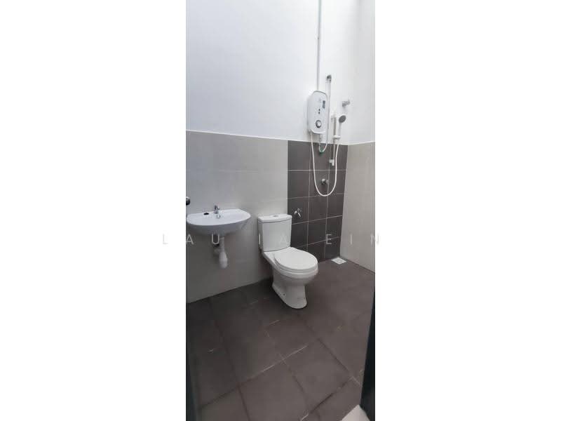 2-storey Terraced House for Rent in Taman Scientex Rawang (Rawang) - Lau Ia Ein - Bathroom - PropertyGuru.com.my