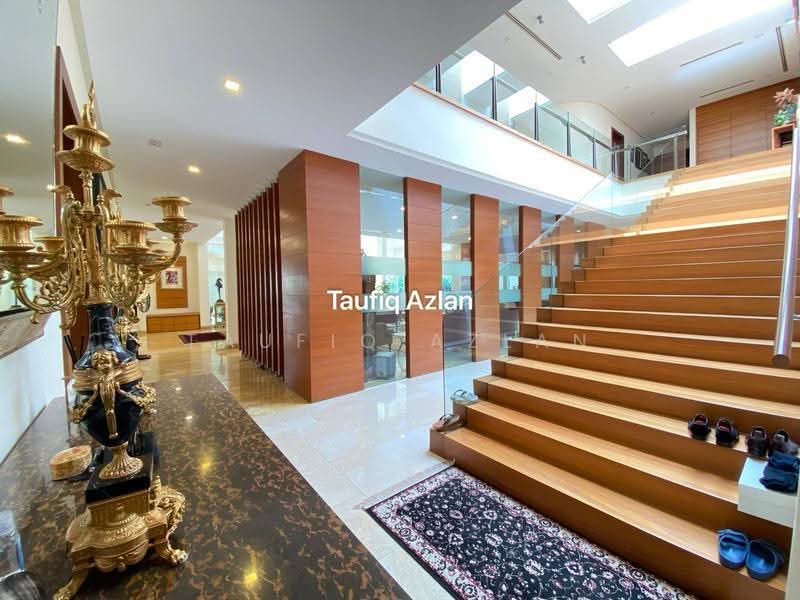 Bungalow House for Sale in Seri Kembangan (Selangor) - Taufiq Azlan - Entrance - PropertyGuru.com.my