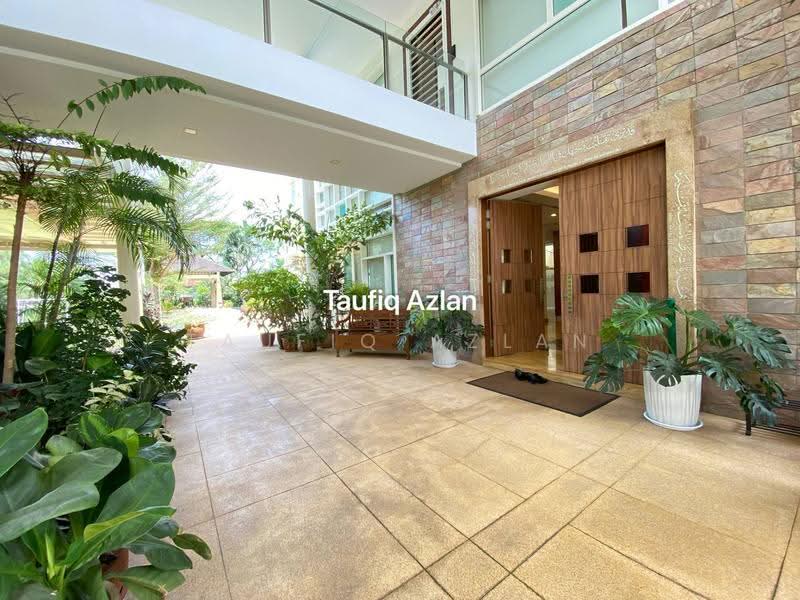 Bungalow House for Sale in Seri Kembangan (Selangor) - Taufiq Azlan - Entrance - PropertyGuru.com.my