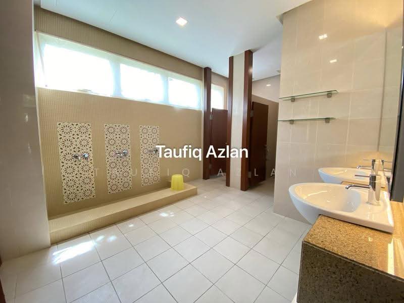 Bungalow House for Sale in Seri Kembangan (Selangor) - Taufiq Azlan - Bathroom - PropertyGuru.com.my
