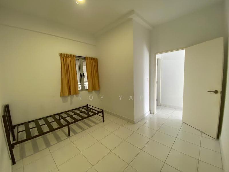 Pangsapuri untuk Dijual di Permas Ville Apartment - Roy Yap - Bedroom - PropertyGuru.com.my