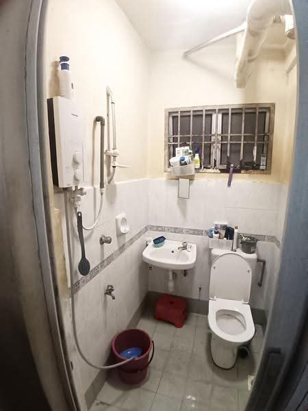 Apartment for Sale at Bayu Puteri 3 - Finn Aw - Bathroom - PropertyGuru.com.my