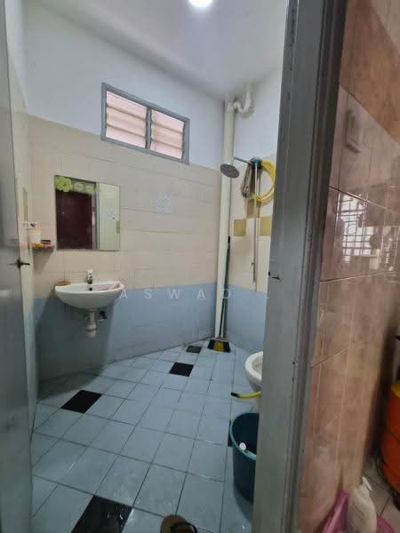 Rumah Teres 2-Tingkat untuk Dijual di Taman Pauh Jaya (Permatang Pauh) - Aswad . - Bathroom - PropertyGuru.com.my
