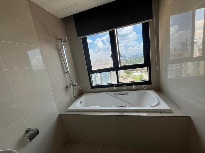 Kediaman Servis untuk Dijual di KL Gateway Residences - Jimmy Leong - Bathroom - PropertyGuru.com.my