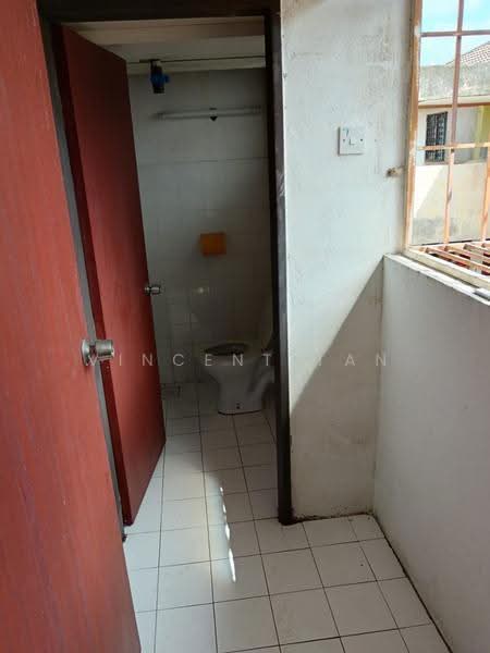 Flat for Rent at Seri Kembangan Apartment - Vincent Tan - Bathroom - PropertyGuru.com.my