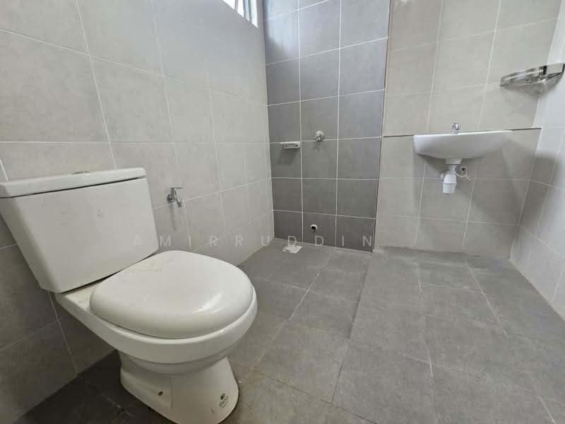 Rumah Teres 2-Tingkat untuk Disewa di Dengkil (Selangor) - Amirruddin . - Bathroom - PropertyGuru.com.my