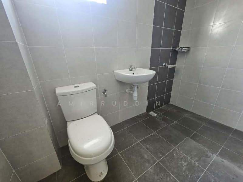 Rumah Teres 2-Tingkat untuk Disewa di Dengkil (Selangor) - Amirruddin . - Bathroom - PropertyGuru.com.my