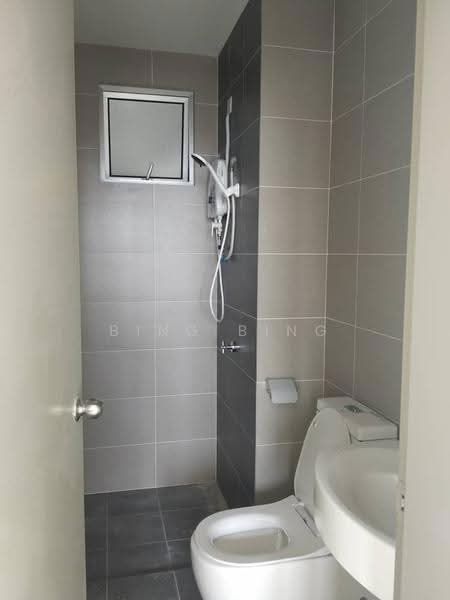 Kediaman Servis untuk Dijual di Skyline Embassy - Bing Bing - Bathroom - PropertyGuru.com.my