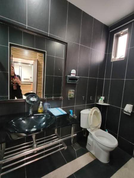 Semi-Detached House for Sale in Taman Pelangi (Johor Bahru) - Serene Teh - Bathroom - PropertyGuru.com.my