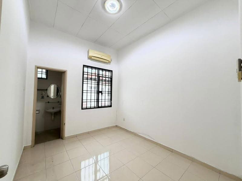 Rumah Teres 2-Tingkat untuk Dijual di Taman Sri Pulai Perdana (Skudai) - Serene Teh - Bathroom - PropertyGuru.com.my