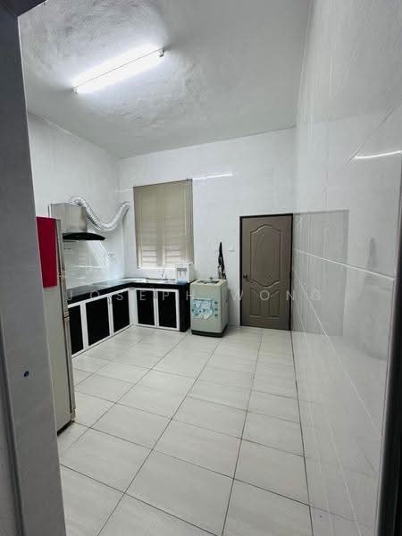 Bungalow House for Sale in Lahat (Perak) - Joseph Wong - Kitchen - PropertyGuru.com.my