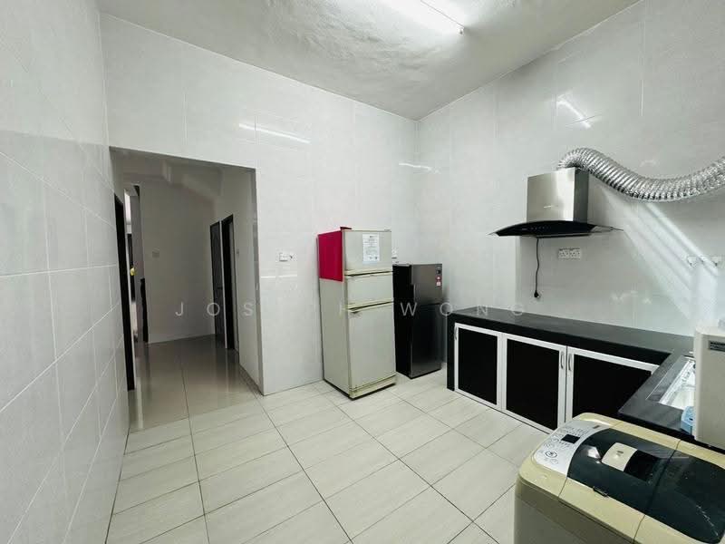 Bungalow House for Sale in Lahat (Perak) - Joseph Wong - Kitchen - PropertyGuru.com.my