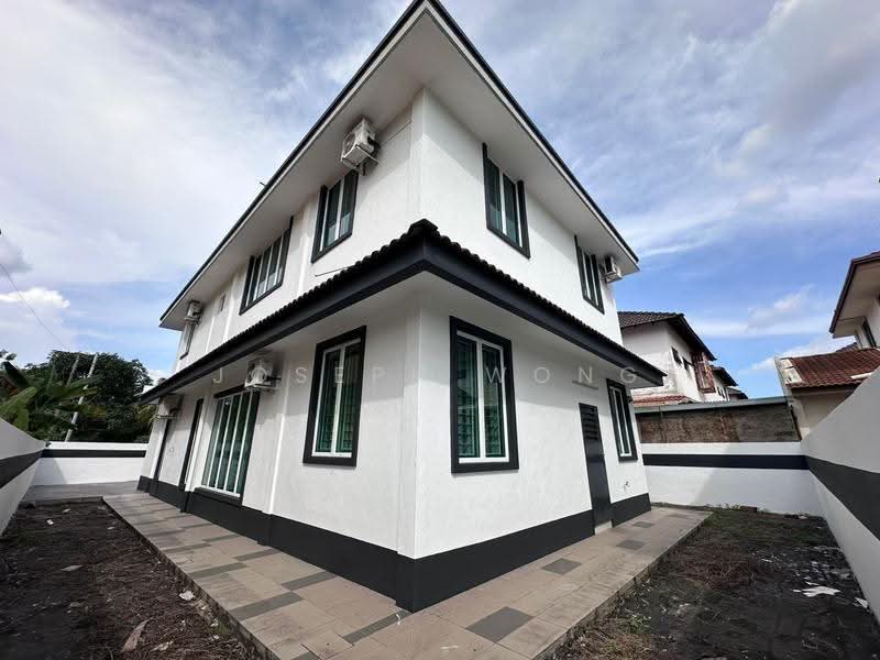 Bungalow House for Sale in Lahat (Perak) - Joseph Wong - Exterior - PropertyGuru.com.my