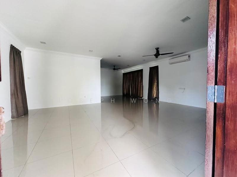 Bungalow House for Sale in Lahat (Perak) - Joseph Wong - Living Room - PropertyGuru.com.my