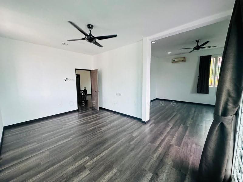 Bungalow House for Sale in Lahat (Perak) - Joseph Wong - Living Room - PropertyGuru.com.my