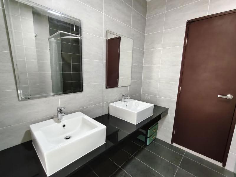 Rumah Teres untuk Dijual di Puchong (Selangor) - Eric Lau Mun Chung - Bathroom - PropertyGuru.com.my