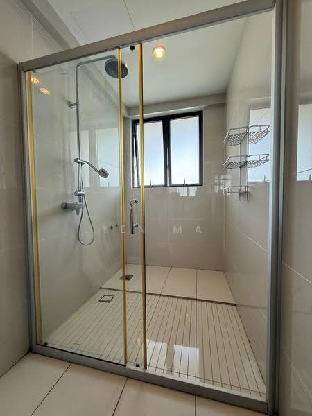 Kondominium untuk Disewa di Kings Bay @ Country Garden Danga Bay - Yen Ma - Bathroom - PropertyGuru.com.my