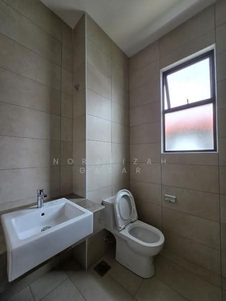 Rumah Teres 2-Tingkat untuk Disewa di Setia Safiro (Cyberjaya) - NoraFizah Gapar - Bathroom - PropertyGuru.com.my