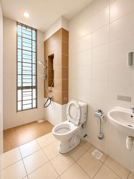 Kondominium untuk Dijual di The Seed Taman Sutera Utama - U Hon Kun - Bathroom - PropertyGuru.com.my