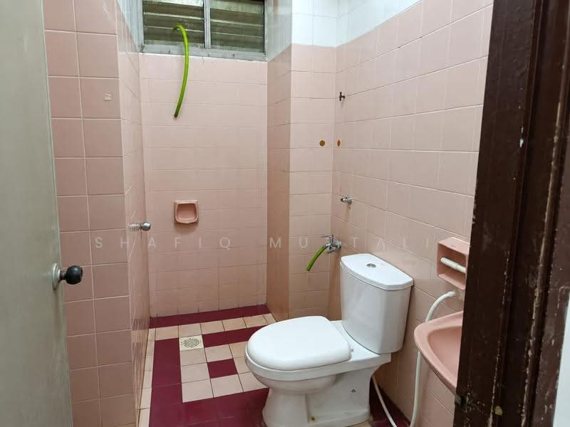 Apartment for Rent at Tasik Heights Apartment - Shafiq Muttalib - Bathroom - PropertyGuru.com.my