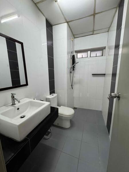 Condominium for Sale at The Wharf Residence - Paul Lee - Bathroom - PropertyGuru.com.my
