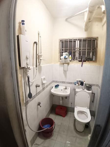 Service Residence for Sale at Bayu Puteri 3 - Yvonne Lim - Bathroom - PropertyGuru.com.my