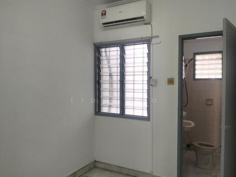1.5-storey Terraced House for Rent in Usj 2 (Subang Jaya) - Lydia Loo - Bathroom - PropertyGuru.com.my