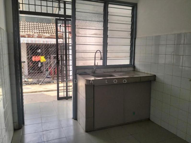 1.5-storey Terraced House for Rent in Usj 2 (Subang Jaya) - Lydia Loo - Kitchen - PropertyGuru.com.my