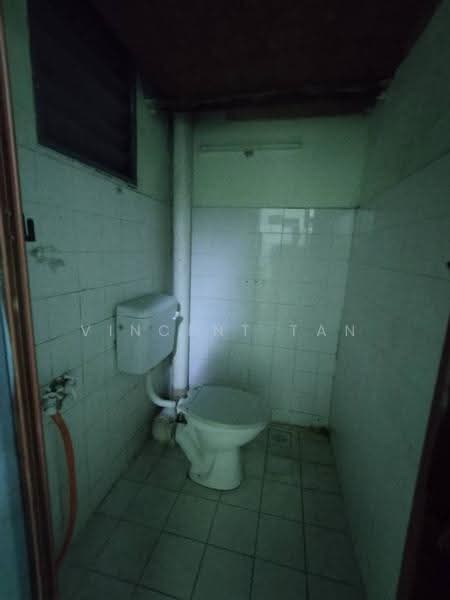 Flat for Rent at Seri Kembangan Apartment - Vincent Tan - Bathroom - PropertyGuru.com.my