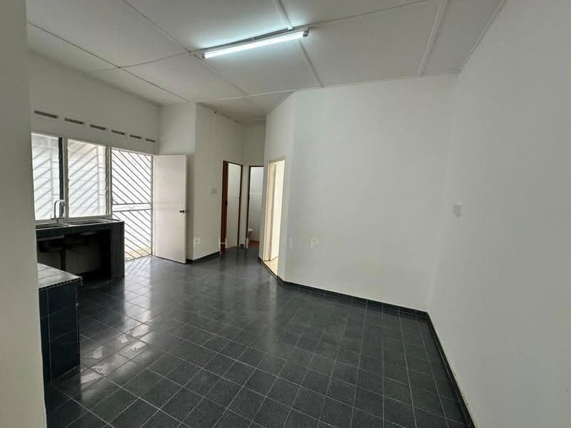 1-storey Terraced House for Sale in Taman Universiti (Skudai) - Philip . - Kitchen - PropertyGuru.com.my