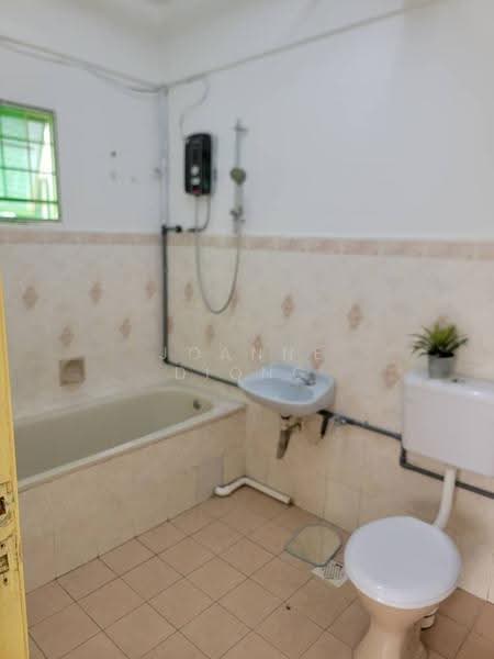 Kondominium untuk Disewa di Subang Ville Aman Luxury Condominiums - Joanne Diong - Bathroom - PropertyGuru.com.my