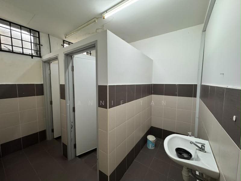 Kedai / Pejabat untuk Disewa di Taman Impian Emas (Skudai) - Jannie Tan - Bathroom - PropertyGuru.com.my