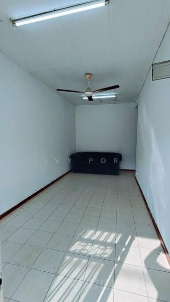1-storey Terraced House for Rent in Port Klang (Pelabuhan Klang) (Selangor) - Ivy Por - Living Room - PropertyGuru.com.my