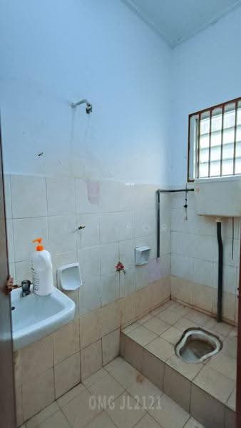 1-storey Terraced House for Rent in Port Klang (Pelabuhan Klang) (Selangor) - Ivy Por - Bathroom - PropertyGuru.com.my