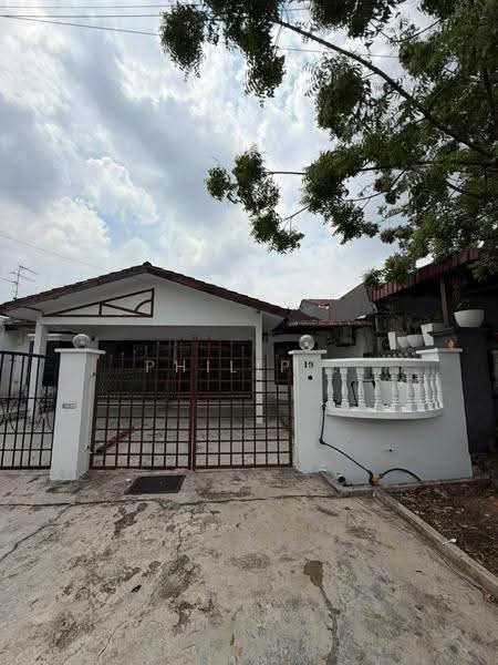 1-storey Terraced House for Sale in Taman Universiti (Skudai) - Philip . - Exterior - PropertyGuru.com.my