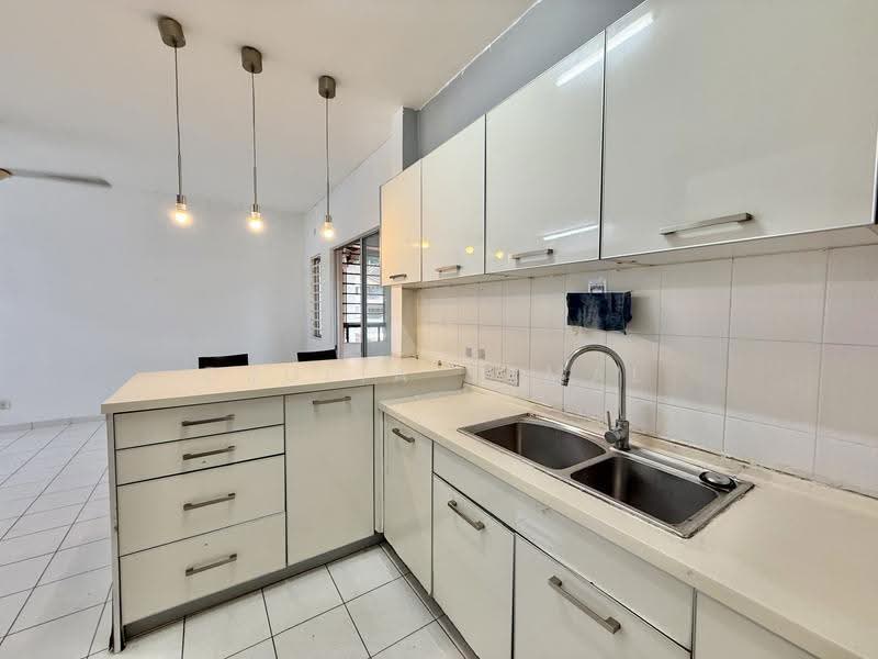 Townhouse for Sale in Batu Caves (Selangor) - DJULIA JAMAL - Kitchen - PropertyGuru.com.my