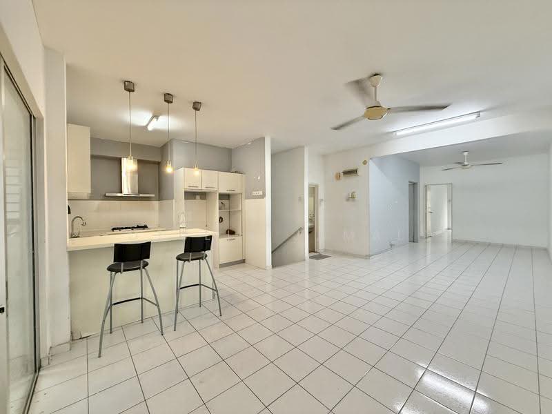 Townhouse for Sale in Batu Caves (Selangor) - DJULIA JAMAL - Kitchen - PropertyGuru.com.my